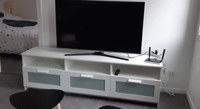 Elbeuf etg1 droite Sweet Home Netflix wifi - Image 1