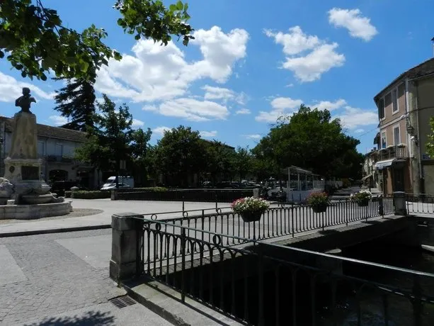 Appartement sur les quais de la Sorgue - Image 1