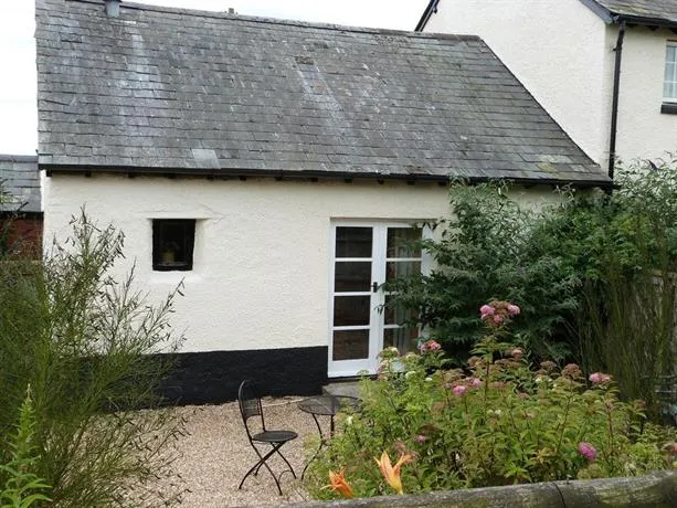 Highdown Farm Holiday Cottages - Image 1