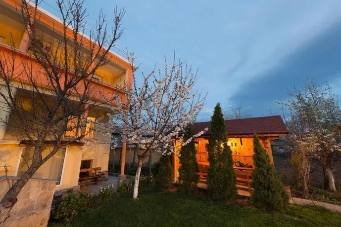 Marinovata Kashta Guest House - Image 1