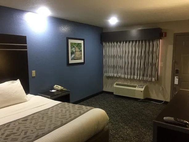 Best Western Richland Inn & Suites - Image 1