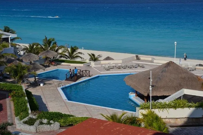 Cancun Beach Aparthotel Brisas - Image 1