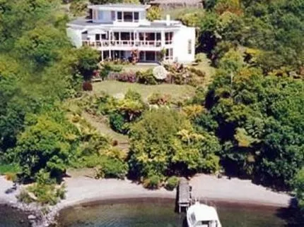 Acacia Bay Lakefront B&B - Image 1