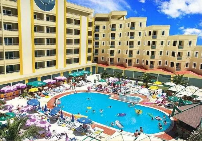 Hotel Family - Image 1