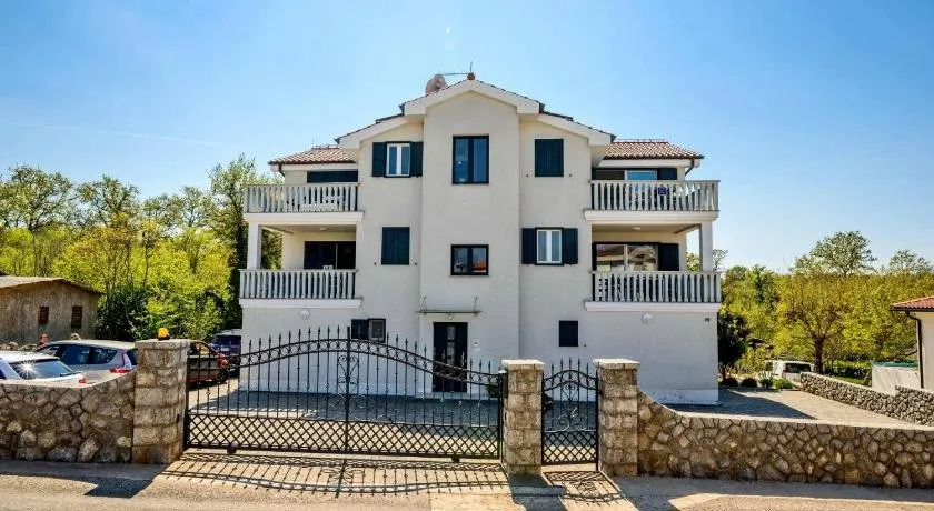 Apartment Miran - Image 1