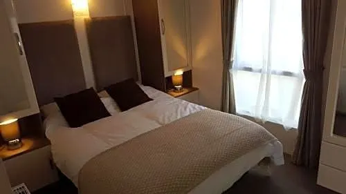 Avon Beach Lodge - Image 1