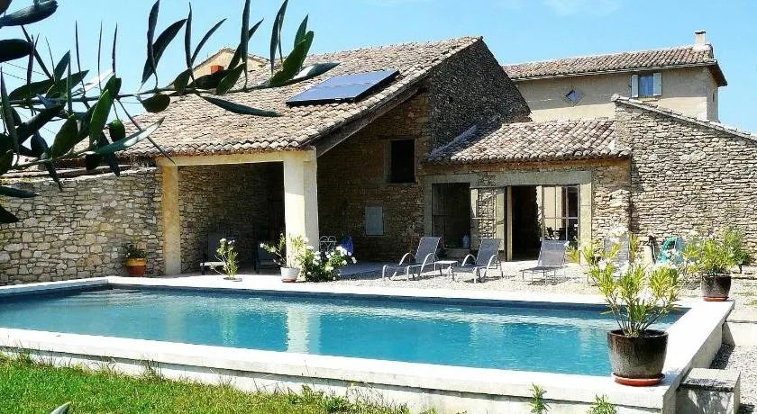 Mas Provencal climatise avec Piscine Privee et Securisee, situe en campagne de Gordes au cœur du Lub - Image 1