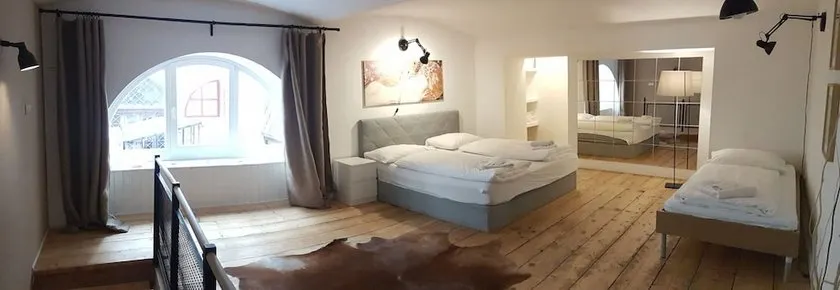 Historic City Center Apt - Image 1