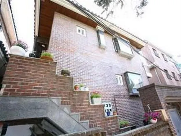 Jj Guesthouse - Image 1