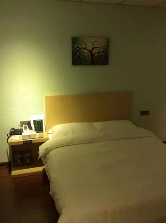 Young Tree Hotel - Image 1