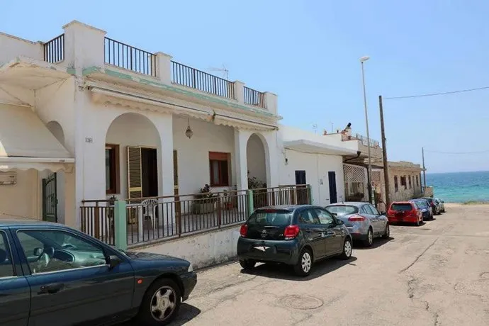 casa vicino mare ( sea rocks cottage) - Image 1