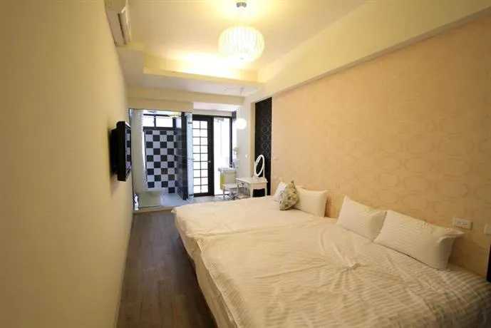 Eiffel Tower Hostel - Image 1