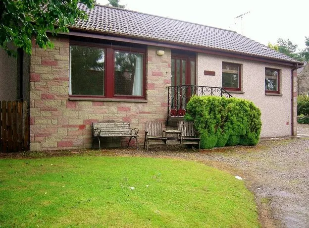 Braeside - Image 1