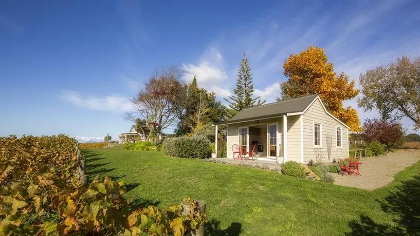 Kina Beach Cottages - Image 1