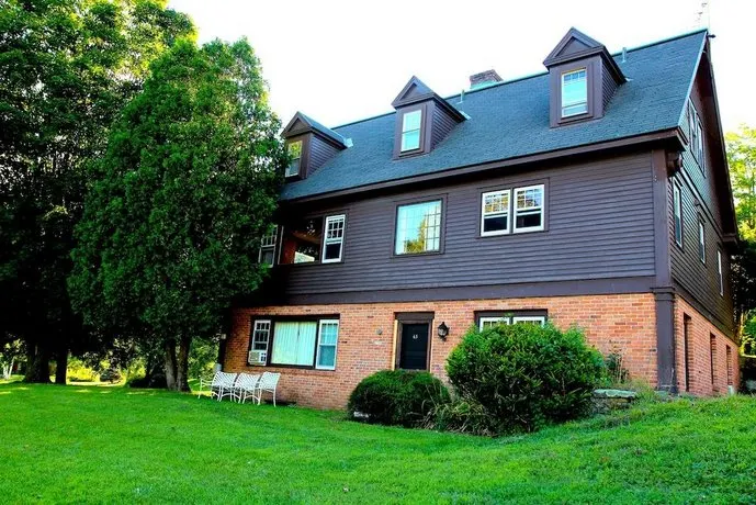 Reunion House - Image 1