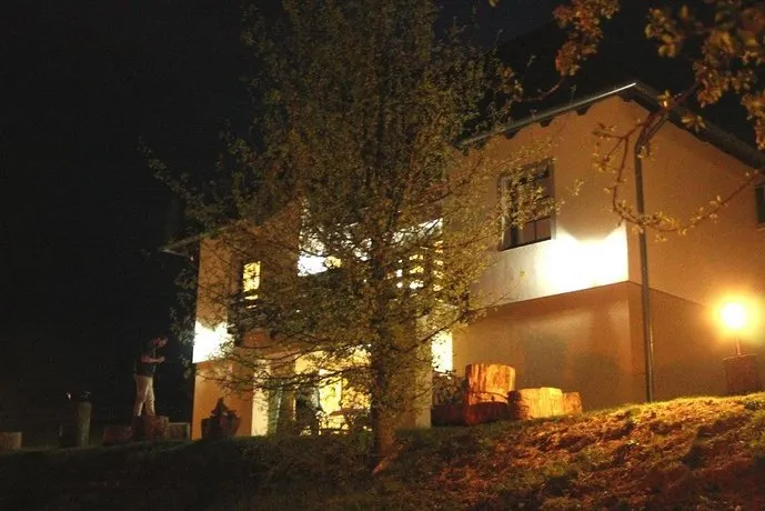 Harsberc Vendeghaz - Image 1