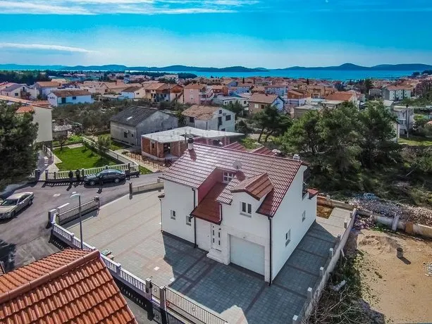 Holiday Home Sea - Image 1