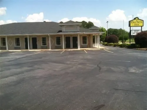 Daynite Inn - Image 1