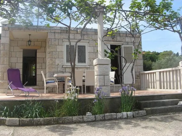 Rita Holiday Home - Image 1