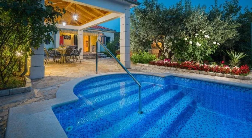 New Modern Dream Villa 2019 - Image 1