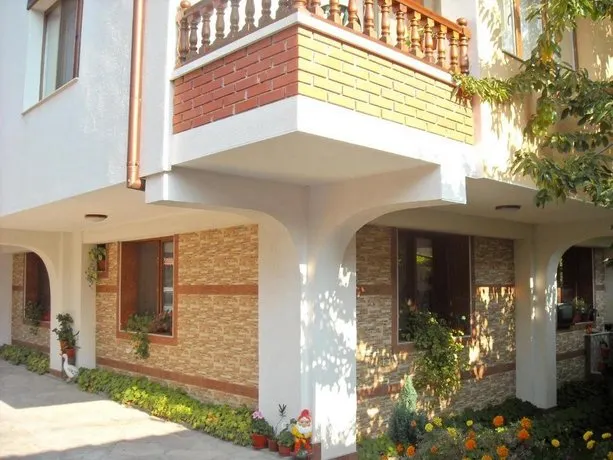 Boyadjiyski Guest House - Image 1