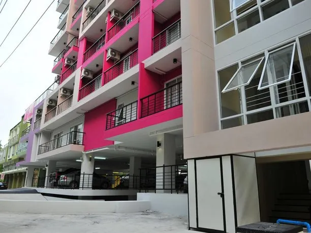 สมอลล์วิลล์ SmallVille Hotel - Image 1