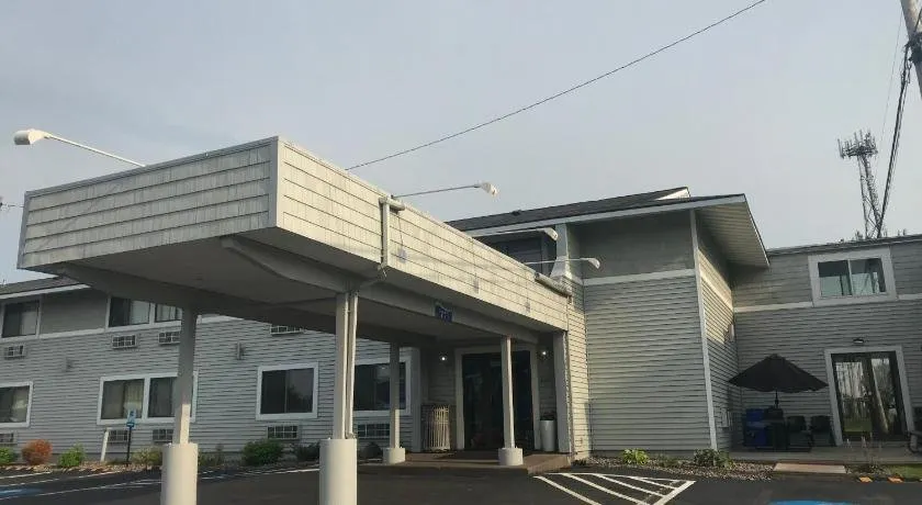 Superior Inn - Image 1