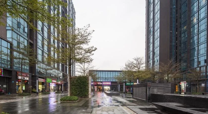 April Fair Duplex Apartment Guagnzhou South Railway Station Min Jie Branch - Image 1