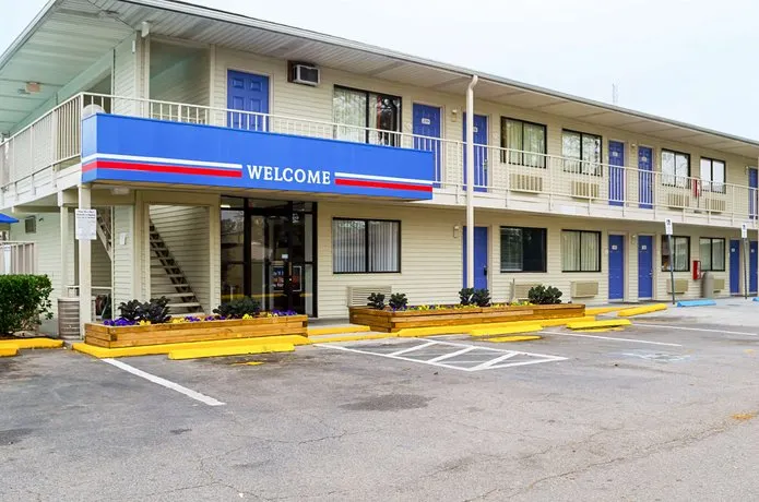 Motel 6 Charleston South - Image 1