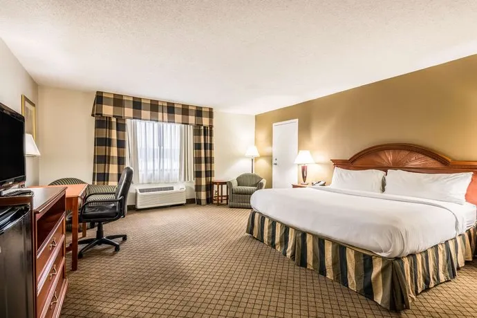 Quality Inn Near Finger Lakes And Seneca Falls - Image 1