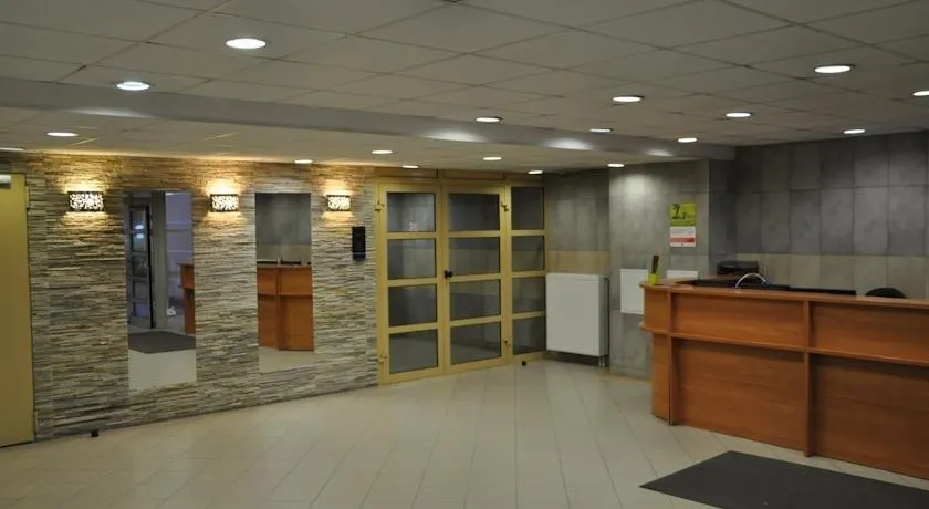 Anton Apartments - Image 1