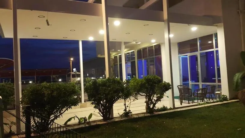 Dobra Hotel - Image 1