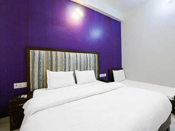 Hotel Nihon by OYO Rooms - Image 1