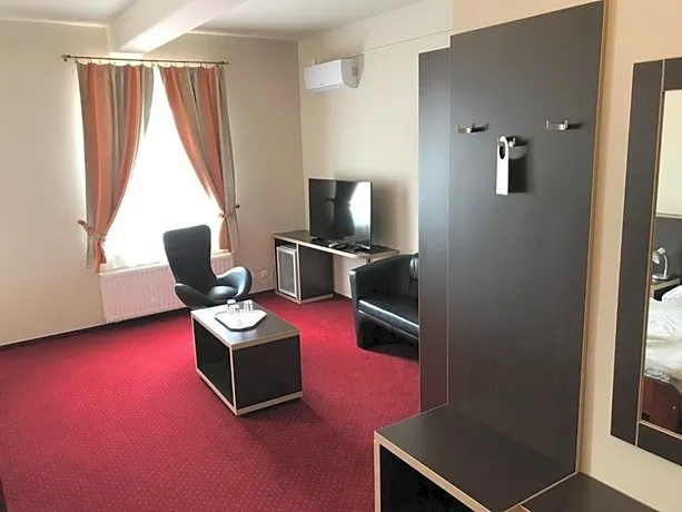 Aranytal Hotel - Image 1