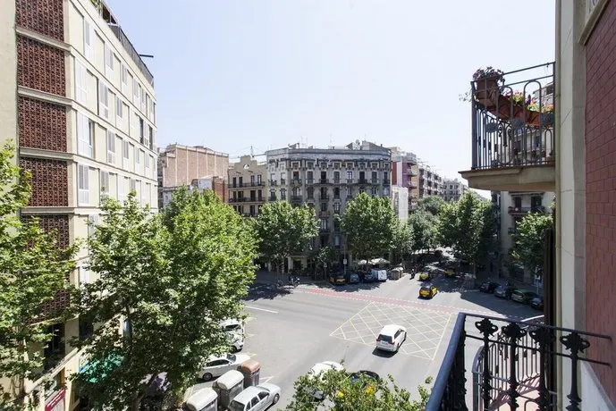 AB Eixample Viladomat Apartments - Image 1