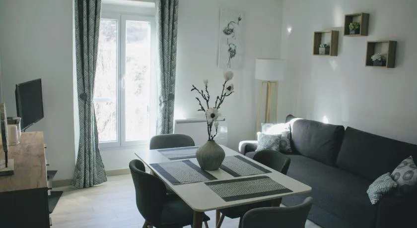 Charmant appartement au cœur des grès d Annot - Image 1