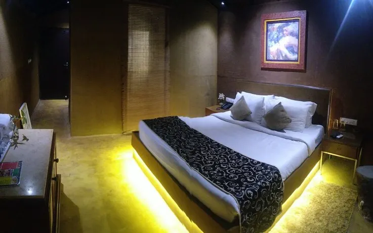 The Camelot Resort - Image 1