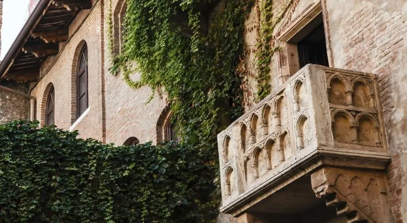 Writer's Home San Fermo Verona - Image 1