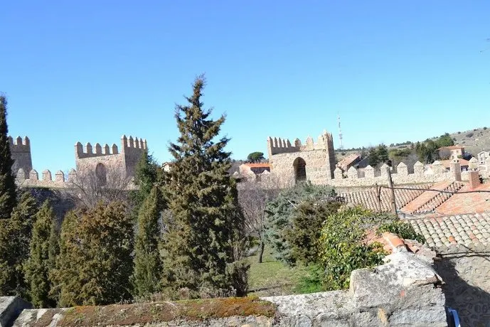 VuT Los Telares Muralla - Image 1