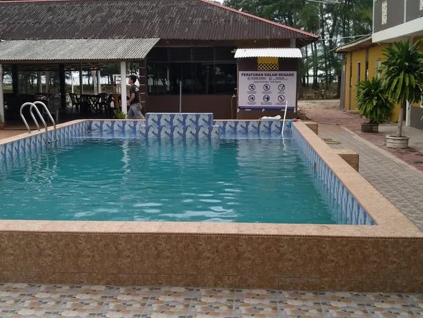 Kandiez Sunrise Beach Resort - Image 1