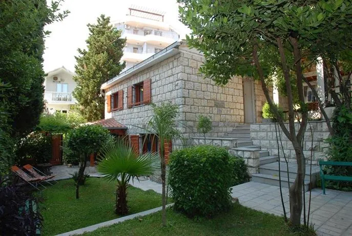 Holiday Home Olive Tree - Image 1