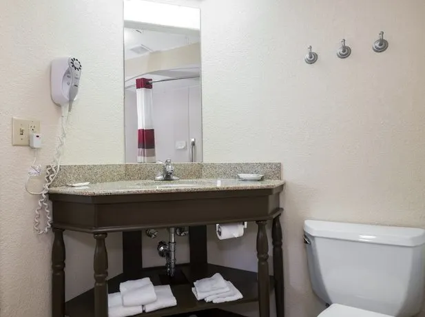 Red Roof Inn Ames - Image 1