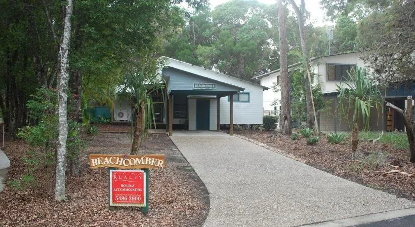 1 Naiad Court - Lowset Family Home With Swimming Pool And Covered Deck Pet Friendly - Image 1