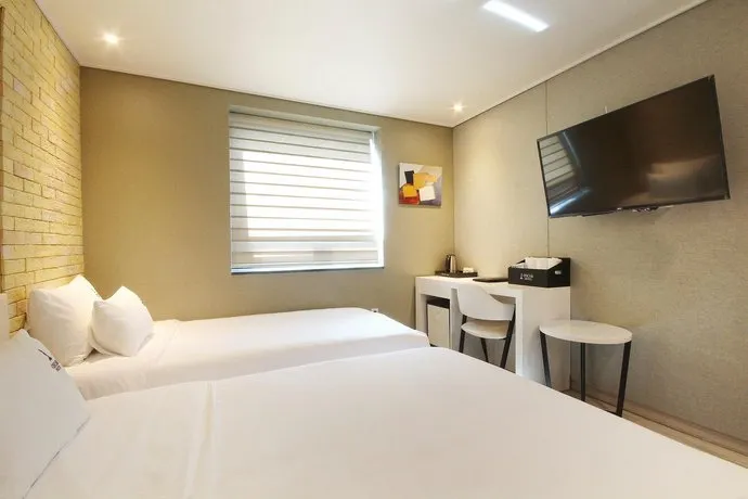 Oscar Hotel - Image 1