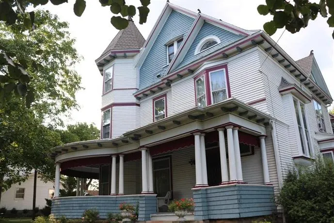 Rose Heart Inn - Image 1