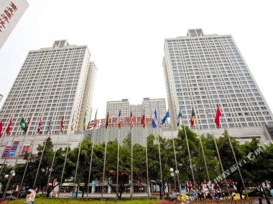 Yifan Hotel - Image 1