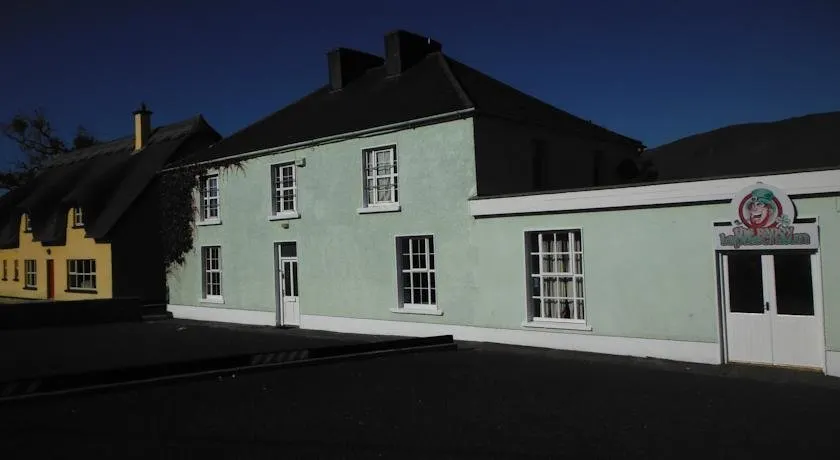 Paddy's Palace Dingle Peninsula Hostel - Image 1