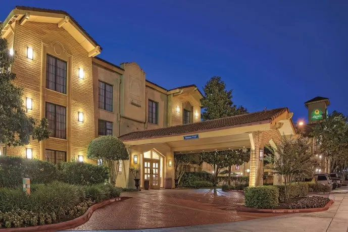 La Quinta Inn The Woodlands North - Image 1
