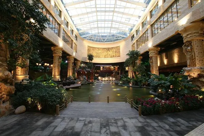 Shunjing Hot Spring Hotel - Image 1