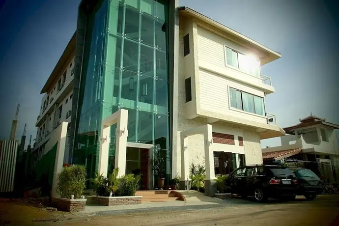 Deluxx Boutique Hotel - Image 1